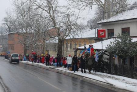 Maškare Kettejeve šole so na pustni torek oživele mestne ulice 18